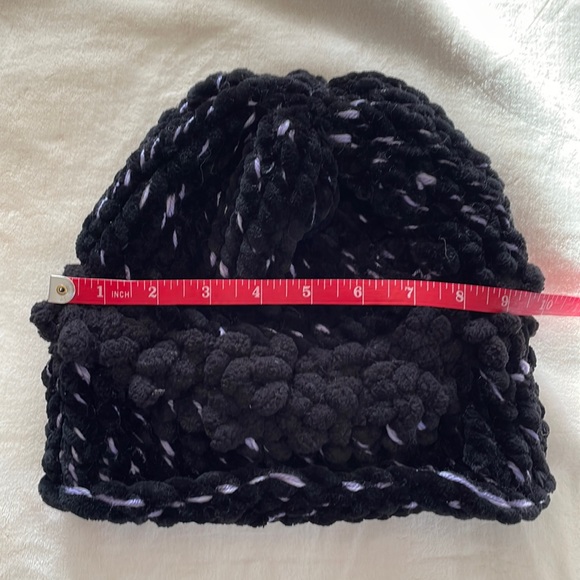 NWT - Hand-knitted hat - Picture 5 of 7